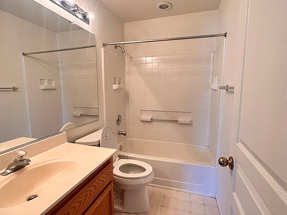 3rd image of 8724 Summer Pointe Dr