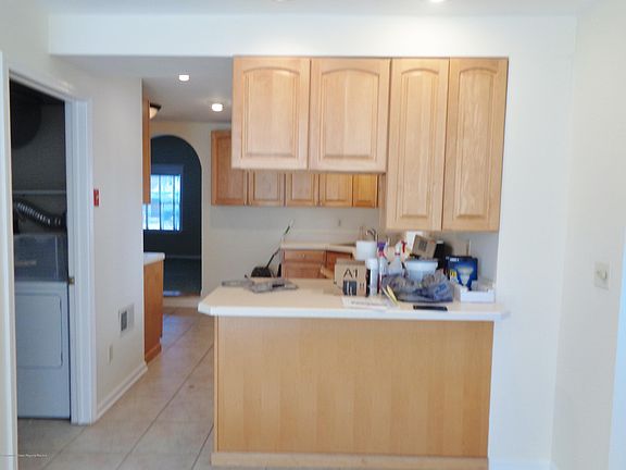 4th image of 38 Thomas Ave