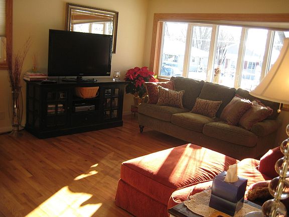 Living Room - New Bay Window/Hardwood Floors