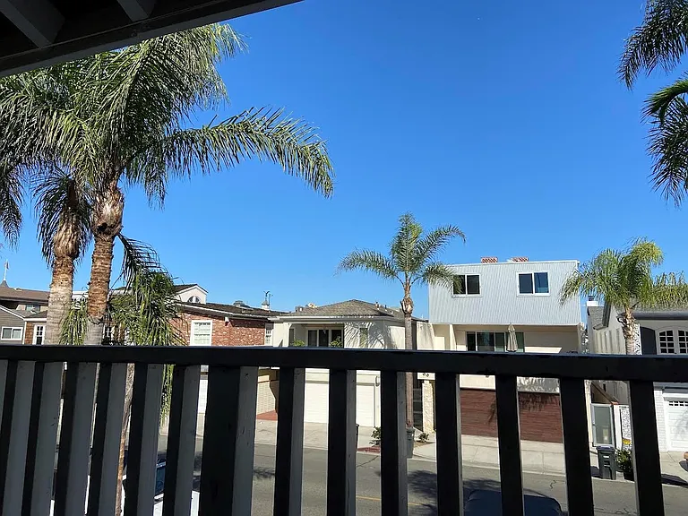 917 E Balboa Blvd #B — Photo 2