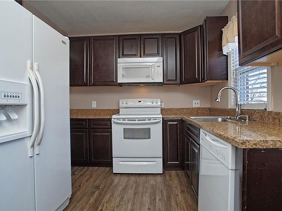 4th image of 13110 Highlandview Ave