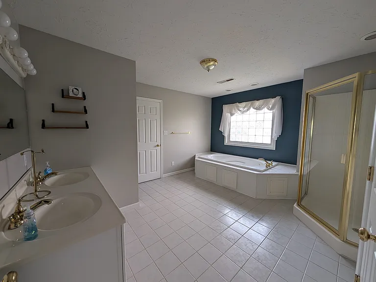 1090 E Case Blvd — Photo 27