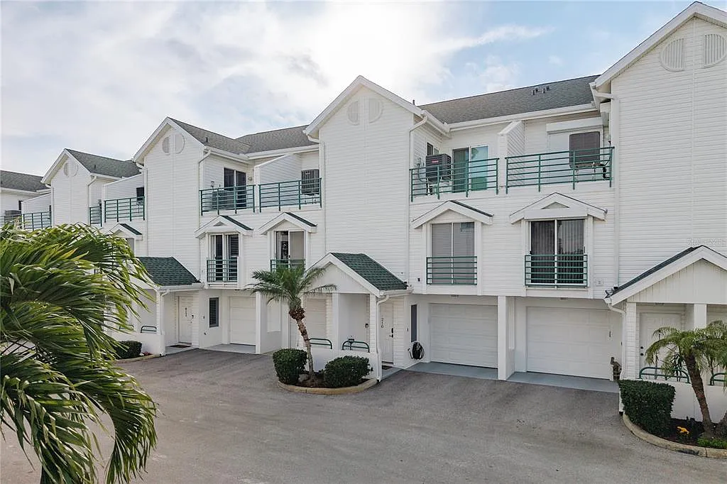 Building Photo - 320 Island Way #209
