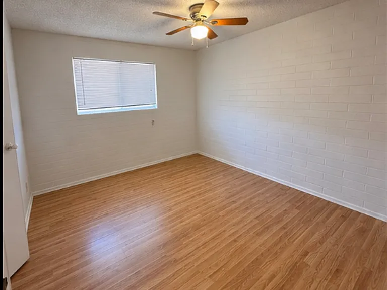 10831 N 18th Ave #3 — Photo 2