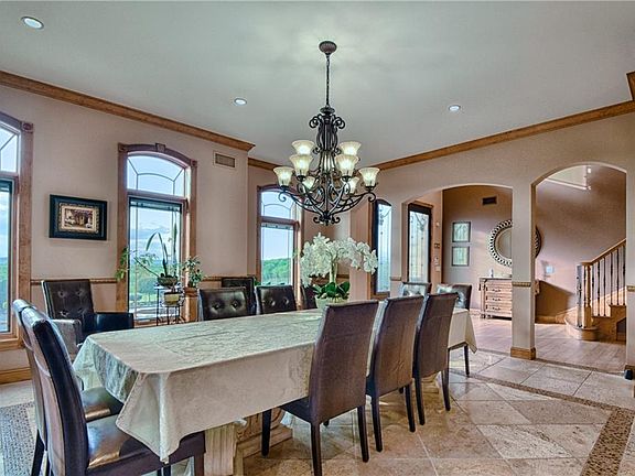 3rd image of 2 Farview Ln