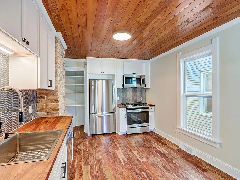 3330 N Fratney St — Photo 5