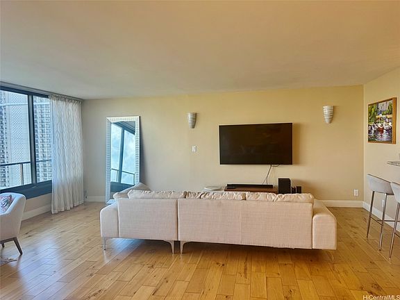 5th image of 1910 Ala Moana Blvd APT 22C
