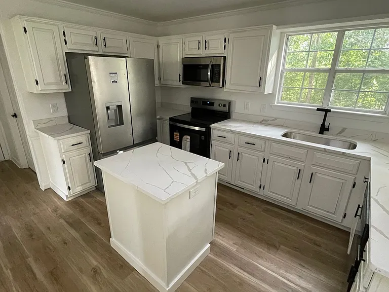 14421 Woodcreek Dr — Photo 3