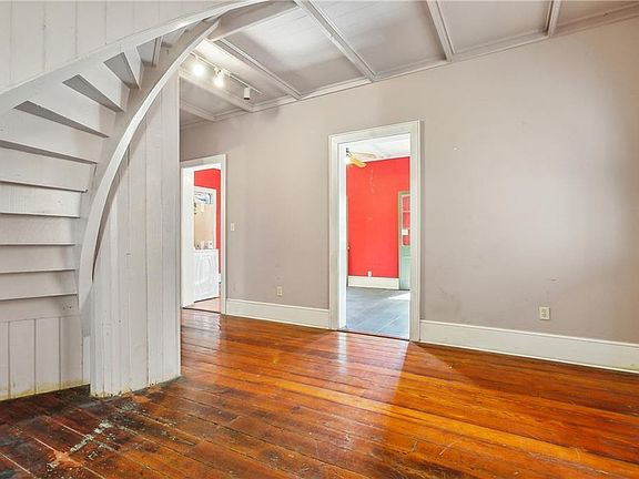 4th image of 2622 Royal St