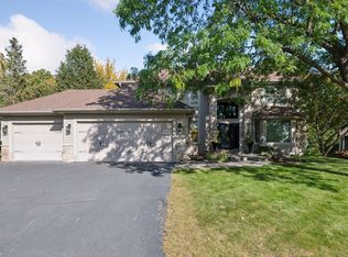 7385 Bent Bow Trl, Chanhassen, MN 55317
