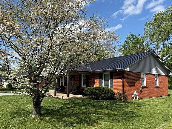 5th image of 223 Sheridan Dr