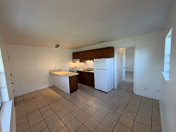 4th image of 6521 Chipewa St APT C