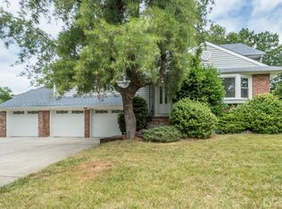 4 Whitehall Ave, Edison, NJ 08820