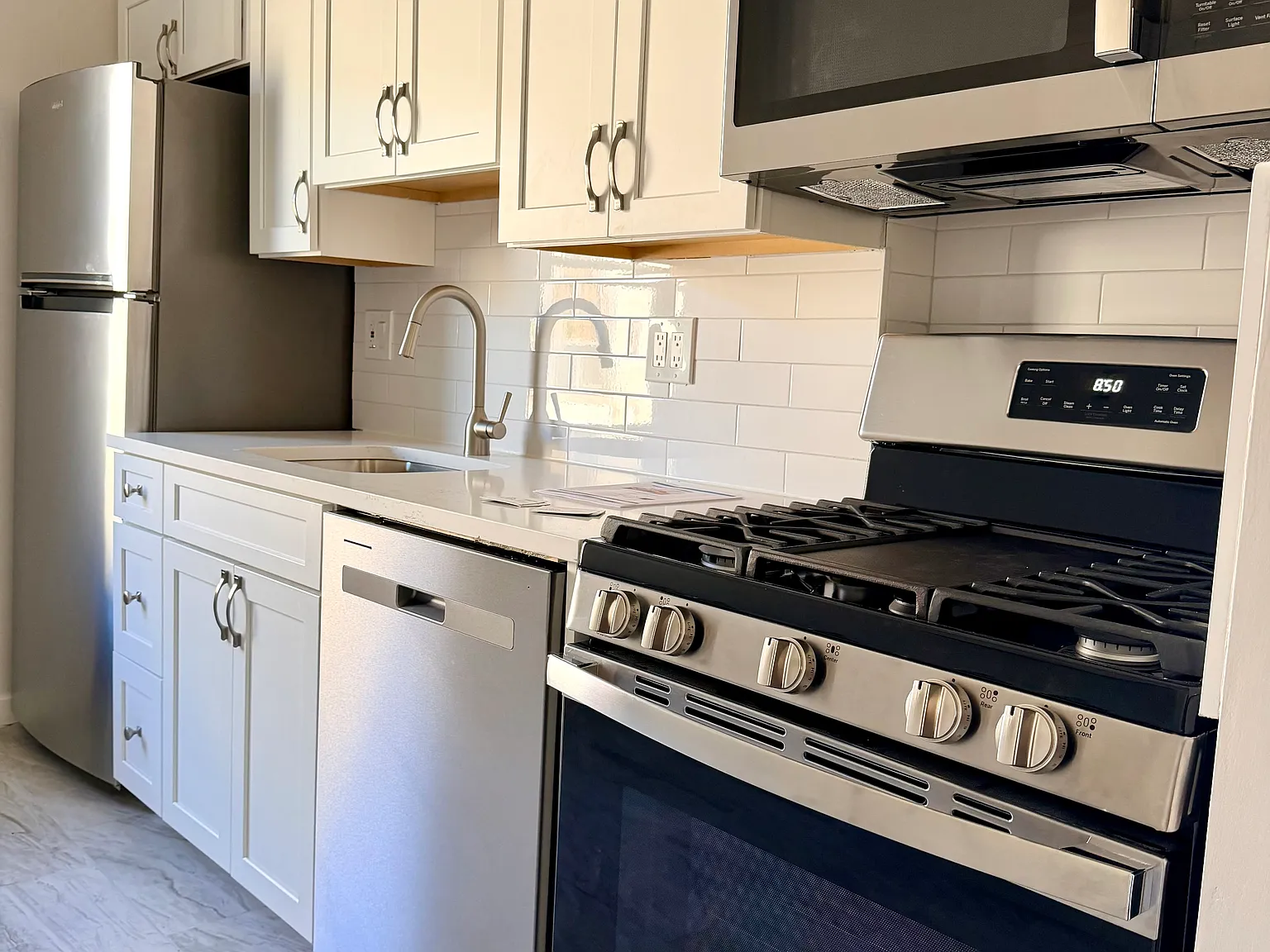 2 bed, 770 sqft, $2,900 — Photo 3