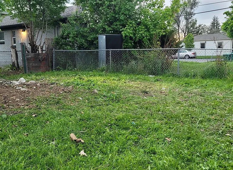 1308 N Moline St — Photo 15