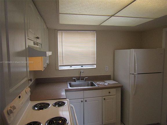 2nd image of 952 NW 24th Ave #0