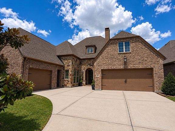 3rd image of 105 Golden Bush Pl