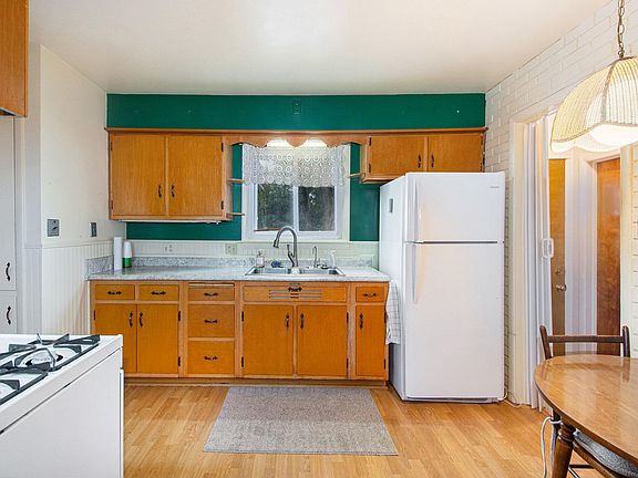 5th image of 760 Woodbine Blvd