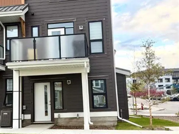 102 N Livingston Cmn NE, Calgary, AB T3P 1K1