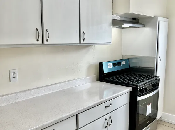 220 E 20th St, Long Beach, CA 90806
