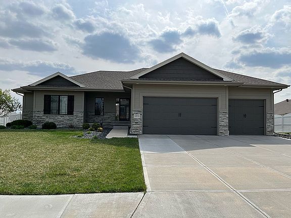 2nd image of 18715 Hampton Dr