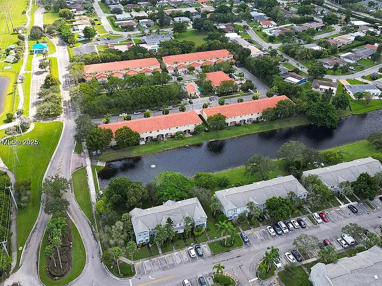 8066 Sanibel Dr — Photo 10