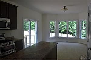 4th image of 17 Seymour Dr