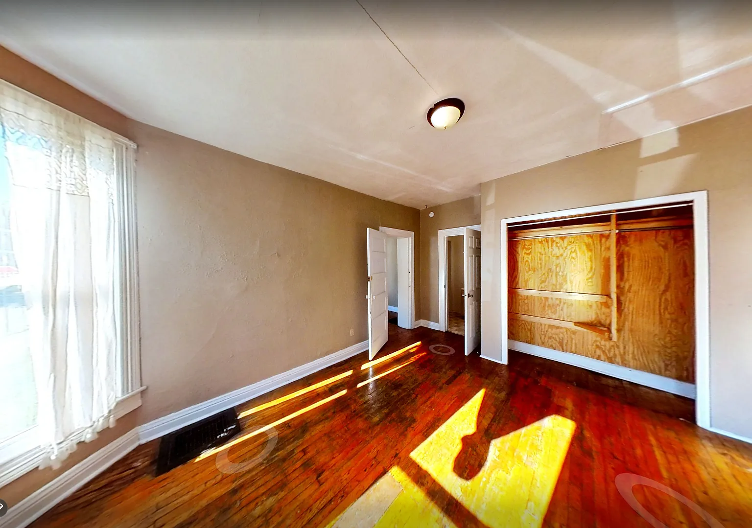 327 E 2nd St — Photo 4