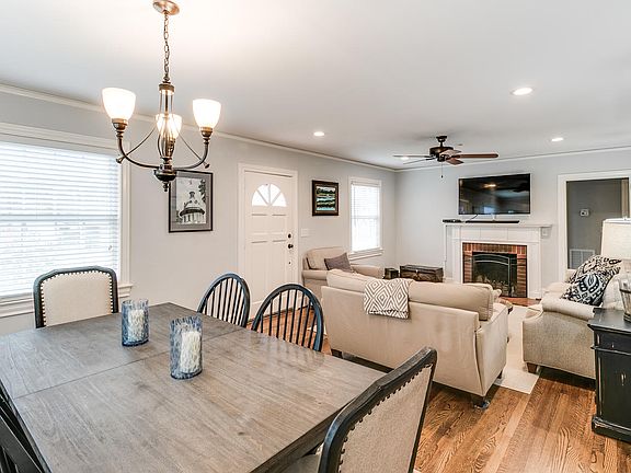 5th image of 206 Willow Springs Dr