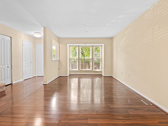 4th image of 26 Wessex Ct