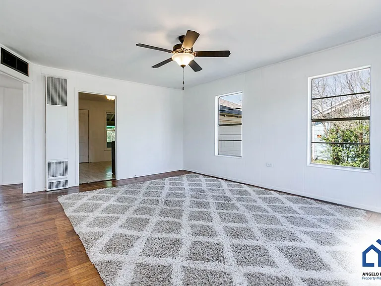 107 Belaire Ave — Photo 4