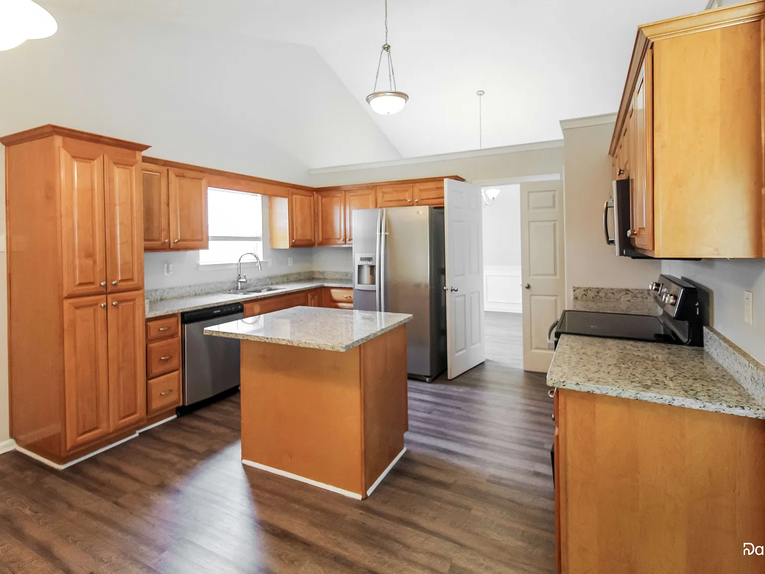 3 bed, 2.0 bath, 2239 sqft, $2,205 — Photo 2