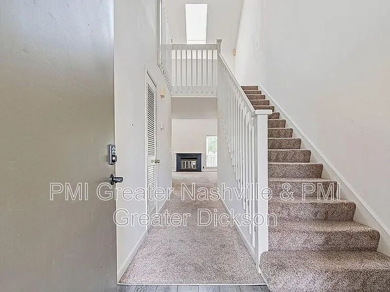 717 Barlin Ct — Photo 5