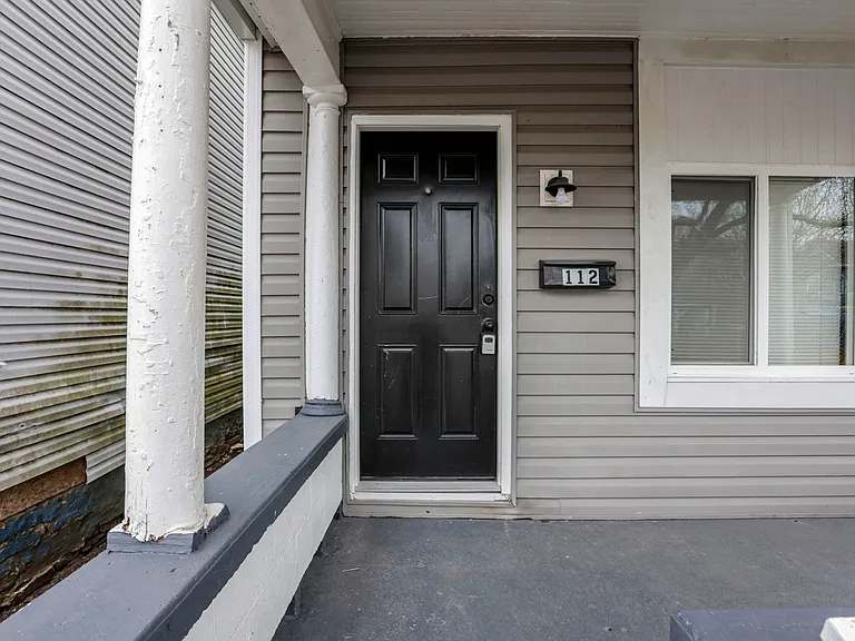 112 S Cypress Ave — Photo 3