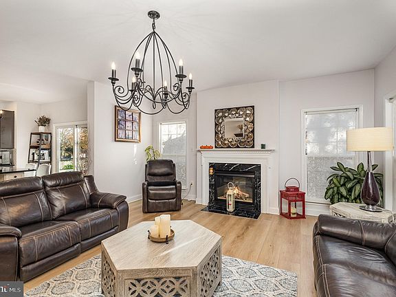5th image of 8794 Grantham Ct