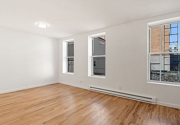 4th image of 811 Courtlandt Ave #1