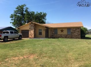 308 E Garden Dr, Iowa Park, TX 76367