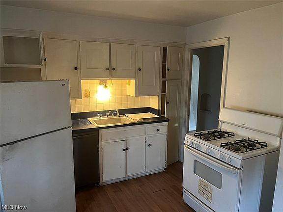 3rd image of 316 E 246th St