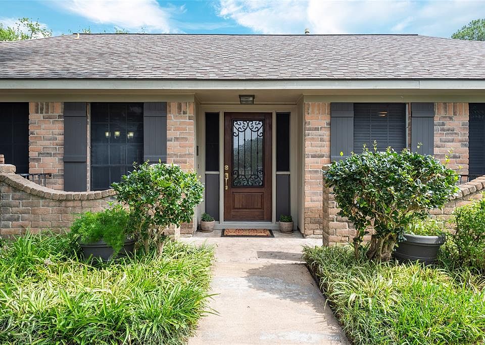 1st image of 2403 Meadow Way Dr