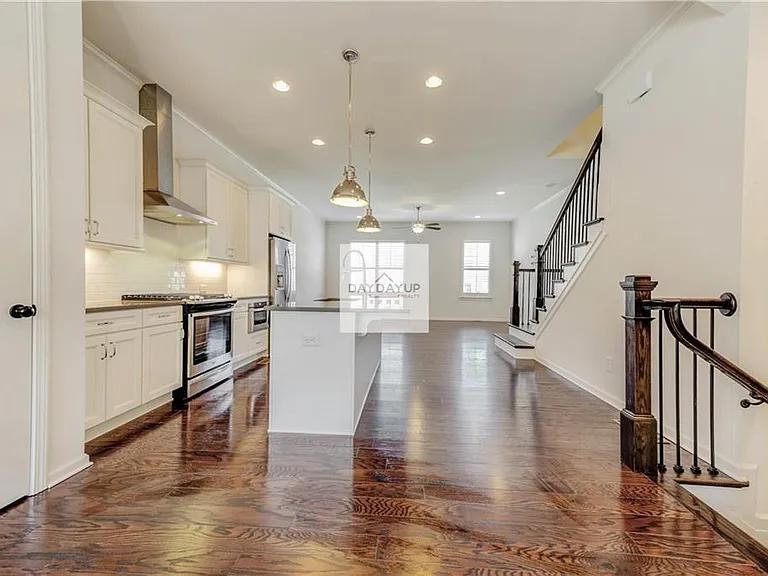 16 Lochurst Ln — Photo 6