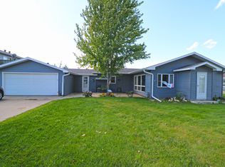 329 13th St SW, Watertown, SD 57201