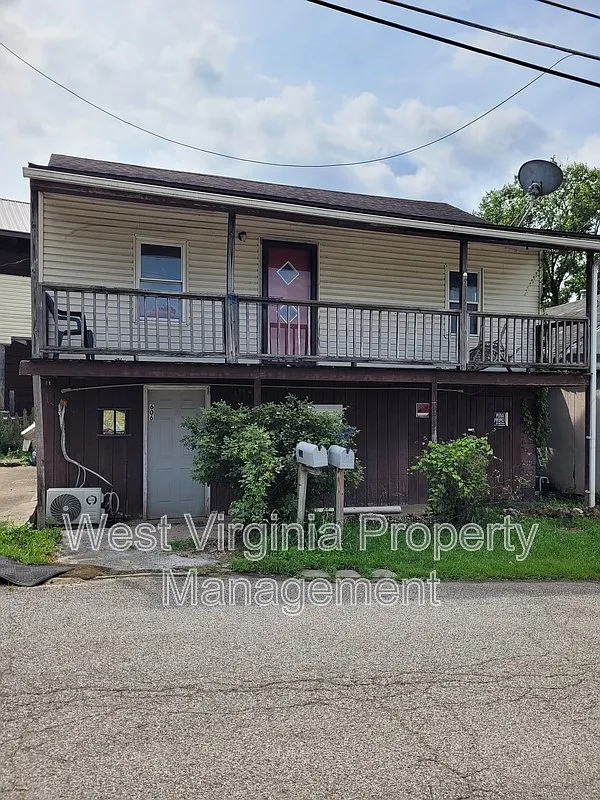 2 bed, 1.0 bath, $725 — Photo 2