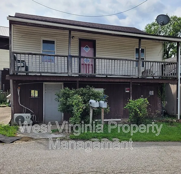 606 21st St W #B — Photo 2