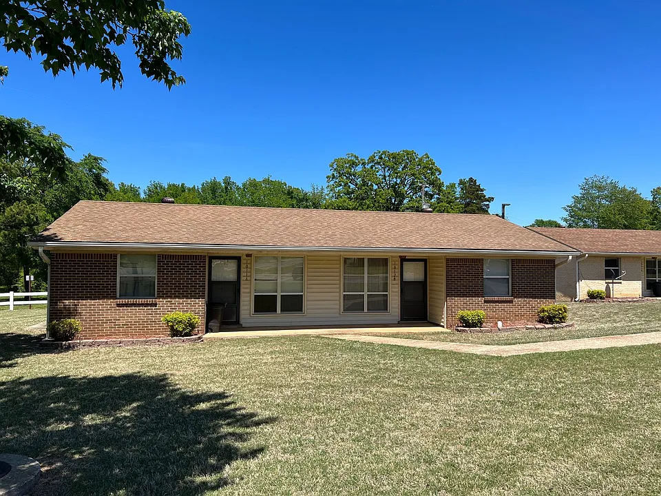 135 College Dr #185