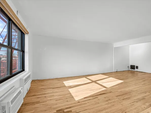 877 Bay Ridge Avenue image 7 of 20