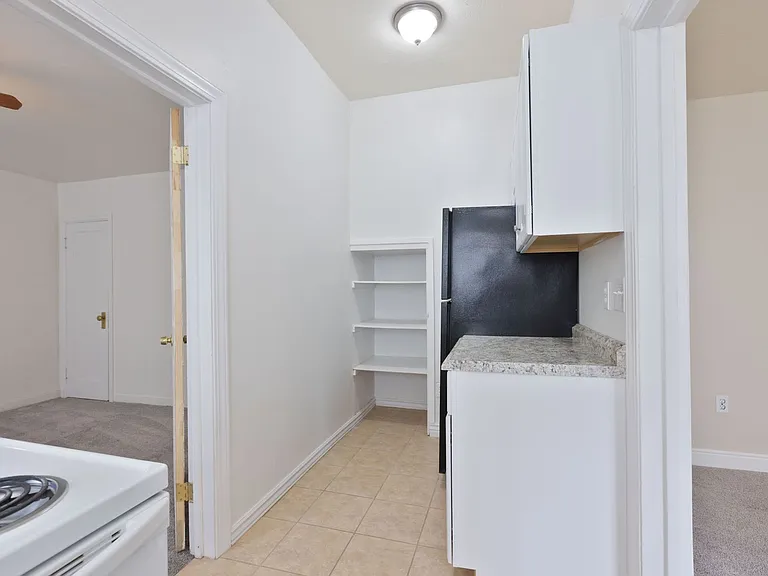 D218AB — Photo 11