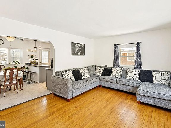 4th image of 305 Cedar Ridge Dr