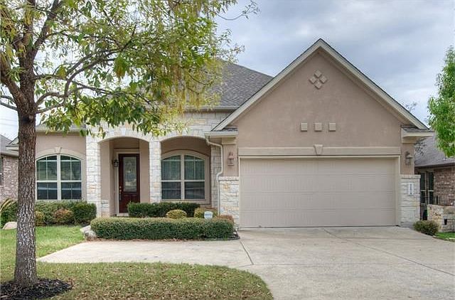 Cute as a button on a quiet street in North Lakeway, this one-level home features an Austin stone and stucco exterior.  Curb appeal galore.