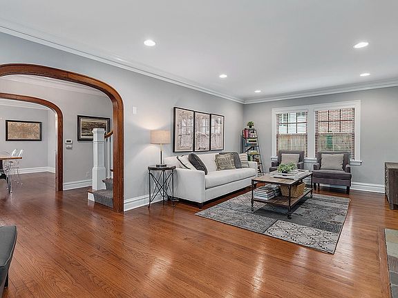 5th image of 105 N Vine St