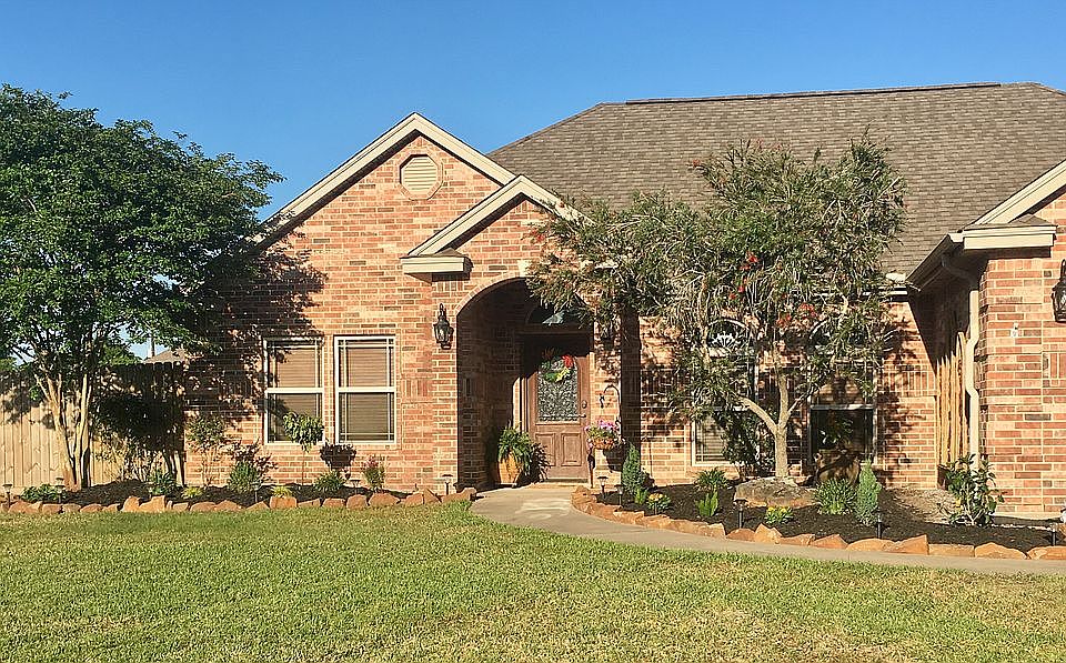 1st image of 255 Stephanie Dr